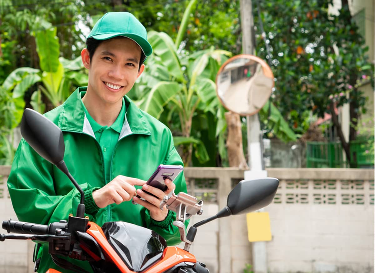 Todo nuestro equipo de motorizados es a tiempo fijo "bajo un contrato", con el fin de darle a nuestros emprendedores la tranquilidad y seguridad en cada entrega.